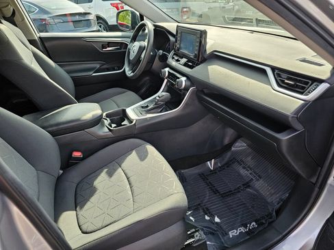 Used 2021 Toyota RAV4 XLE AWD/4WD image 12