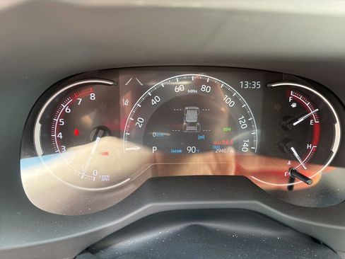 Used 2024 Toyota RAV4 XLE w/ Convenience Package FWD image 6
