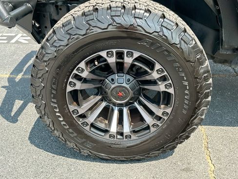Used 2017 Jeep Wrangler Unlimited Rubicon w/ Connectivity Group AWD/4WD image 24