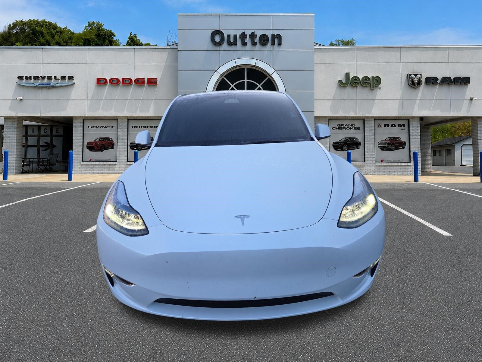 Used 2023 Tesla Model Y AWD image 9