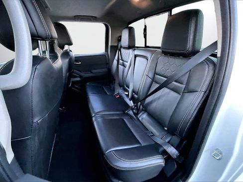 Used 2024 Nissan Frontier SL w/ Technology Package image 20