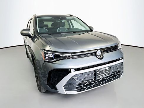 New 2026 Volkswagen Taos SE FWD image 1