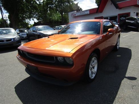 Used 2011 Dodge Challenger RWD image 1
