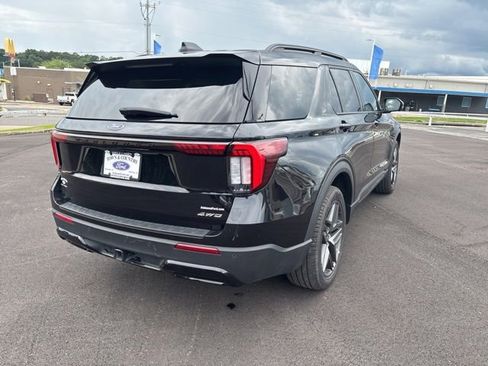 Used 2025 Ford Explorer ST-Line w/ ST-Line Street Pack AWD/4WD image 7