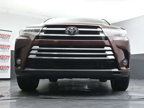 Used 2018 Toyota Highlander Limited Platinum AWD/4WD image 19