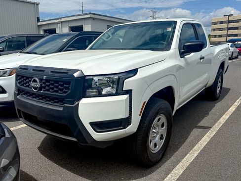Used 2025 Nissan Frontier S w/ Tow Package AWD/4WD image 2