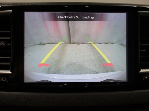 Used 2024 Chrysler Pacifica Touring-L FWD image 27