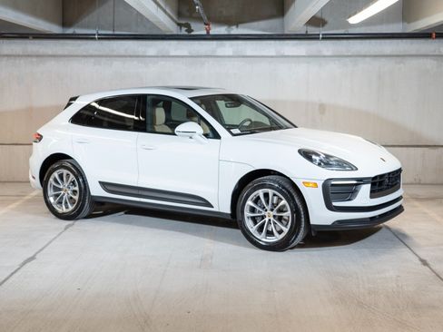 Certified 2026 Porsche Macan AWD/4WD image 7
