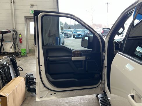 Used 2018 Ford F150 Lariat image 10