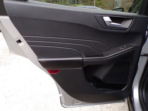 Used 2021 Ford Escape SE image 25