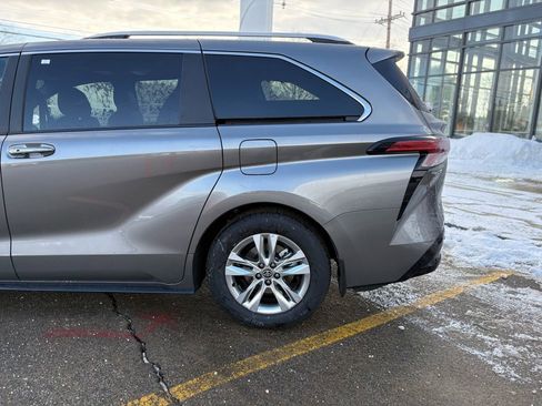 New 2026 Toyota Sienna Limited image 4