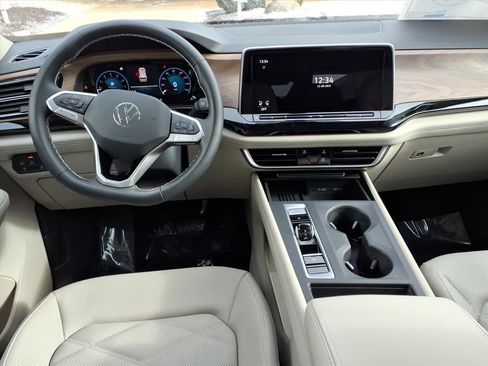 New 2026 Volkswagen Atlas SE image 9