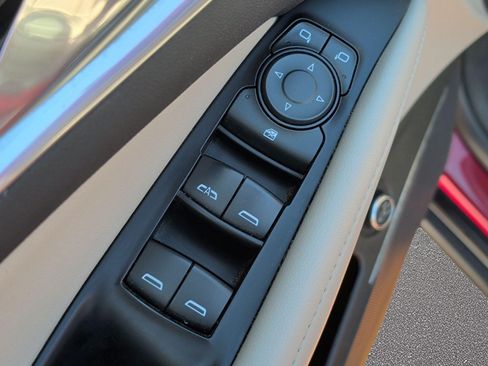 Used 2020 Buick Enclave Essence FWD image 9