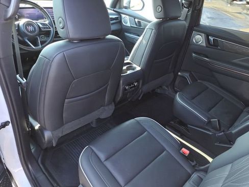 Used 2025 Buick Enclave Avenir w/ Super Cruise Package image 11
