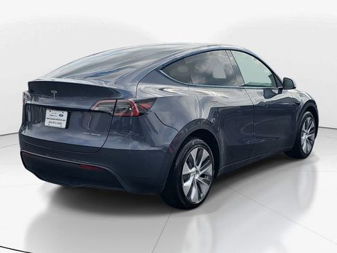 Used 2023 Tesla Model Y Long Range image 3