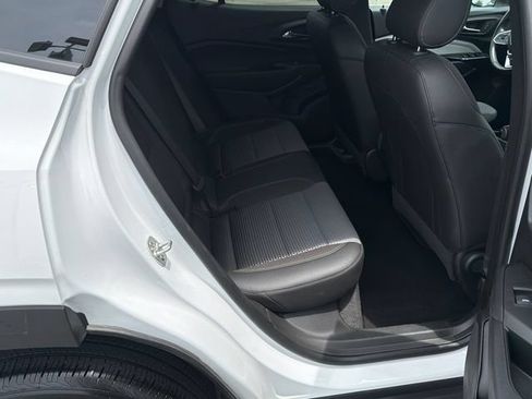 Used 2025 Chevrolet Trax LT w/ LT Convenience Package FWD image 15