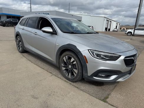 Used 2018 Buick Regal Preferred w/ Sights and Sounds Package image 3