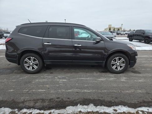 Used 2017 Chevrolet Traverse LT image 1