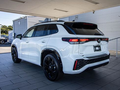 New 2026 Volkswagen Tiguan SE R-Line image 15