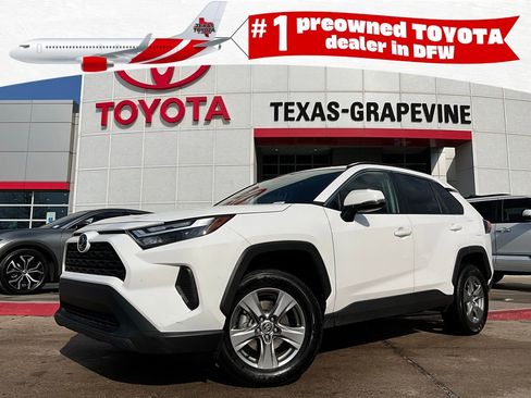 Used 2025 Toyota RAV4 XLE image 1