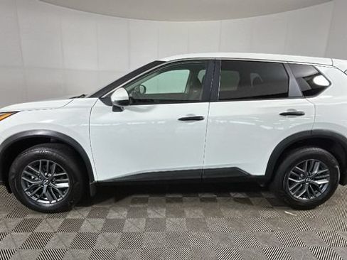 Used 2022 Nissan Rogue S FWD image 6