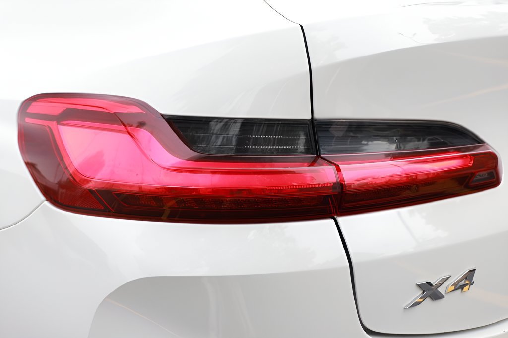 Used 2022 BMW X4 xDrive30i w/ Premium Package Essential AWD/4WD image 14