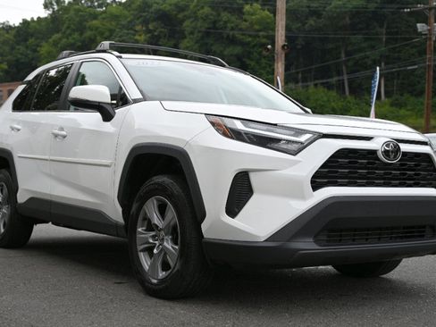 Used 2022 Toyota RAV4 XLE AWD/4WD image 7