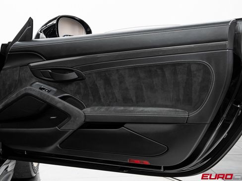 Used 2018 Porsche 911 GT2 RS image 32