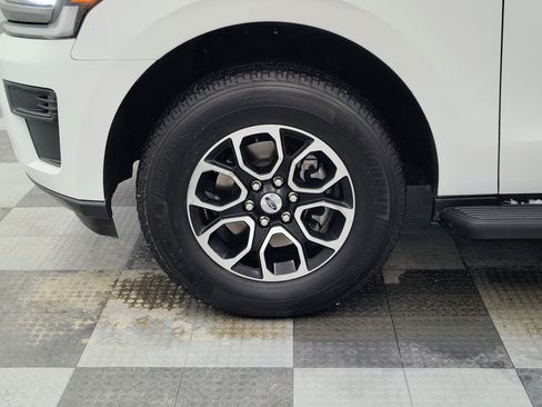 Used 2024 Ford Expedition Max XLT image 17