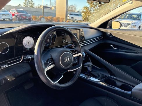 Used 2021 Hyundai Elantra SEL w/ Convenience Package image 4