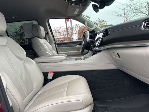 Used 2023 Jeep Wagoneer Series III w/ Preferred Equipment Group image 26