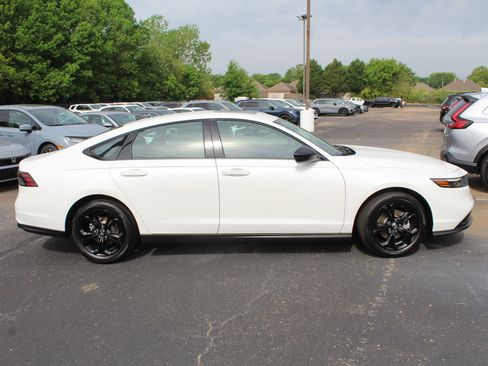 New 2025 Honda Accord SE image 3