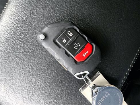 Used 2019 Jeep Wrangler Unlimited Sahara image 14