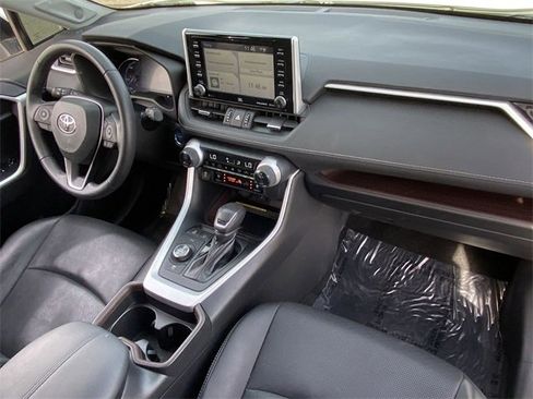 Used 2021 Toyota RAV4 Limited image 13