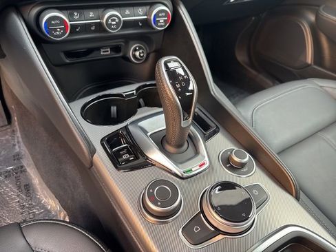 Used 2025 Alfa Romeo Giulia image 14