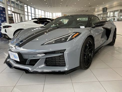 Used 2025 Chevrolet Corvette E-Ray w/ Stealth Interior Trim Package image 4