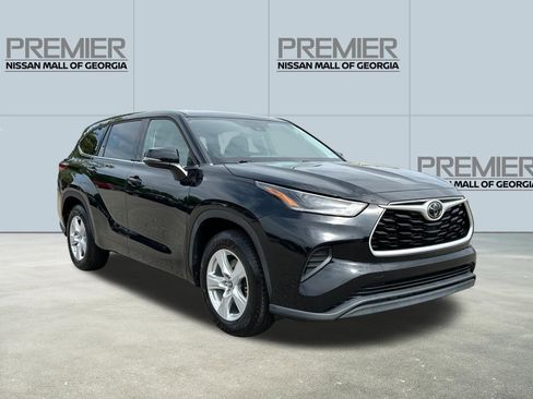 Used 2021 Toyota Highlander L FWD image 3