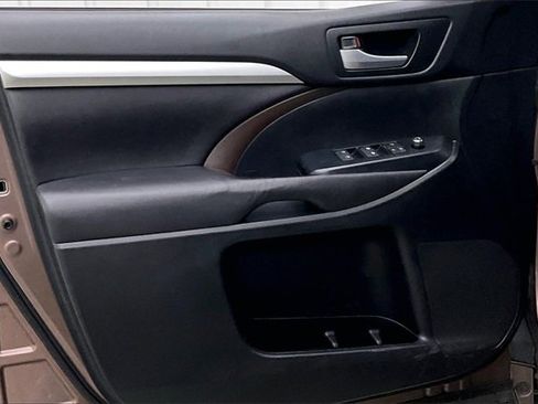 Used 2017 Toyota Highlander XLE image 21