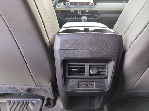 Used 2024 Chevrolet Colorado ZR2 w/ Technology Package AWD/4WD image 34