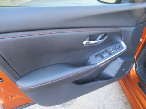 Used 2025 Nissan Sentra SR w/ SR Premium Package image 10