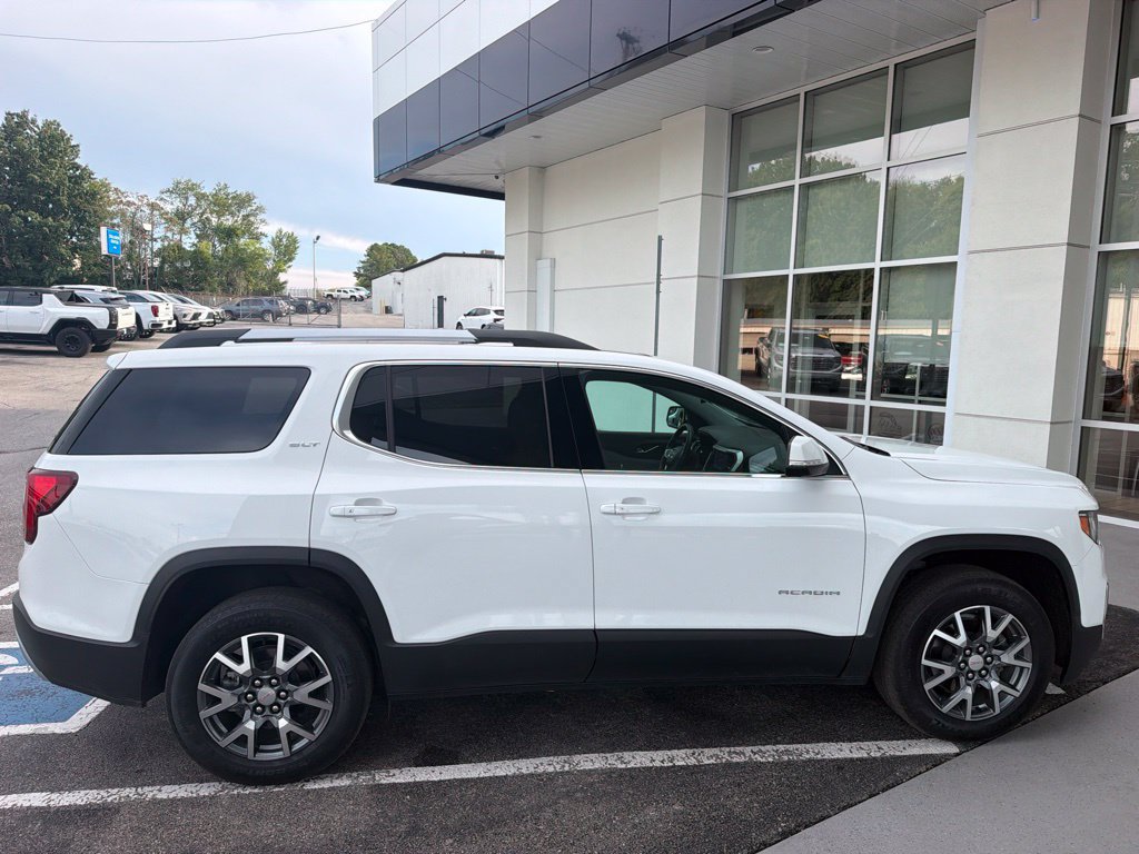 Certified 2023 GMC Acadia SLT w/ Technology Package AWD/4WD image 3