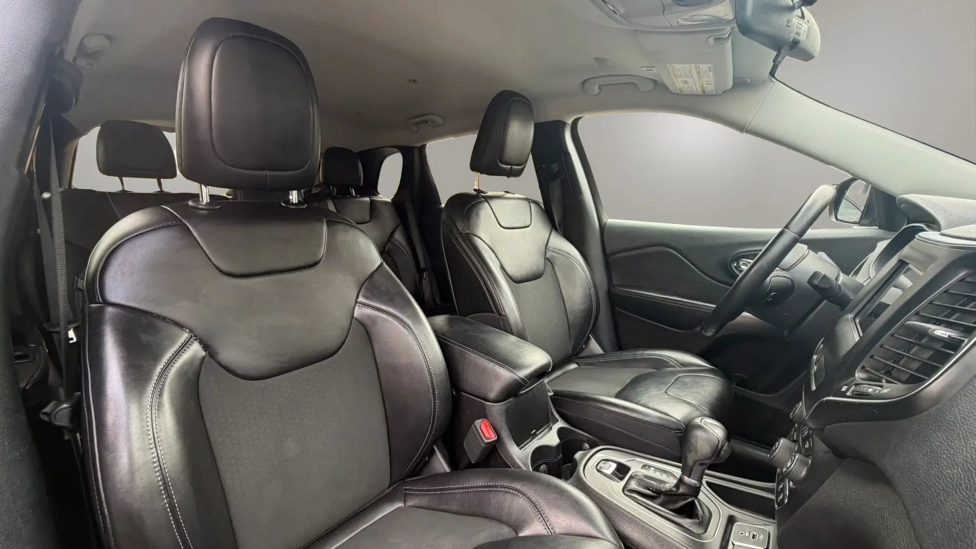 Used 2019 Jeep Cherokee Latitude Plus FWD image 21