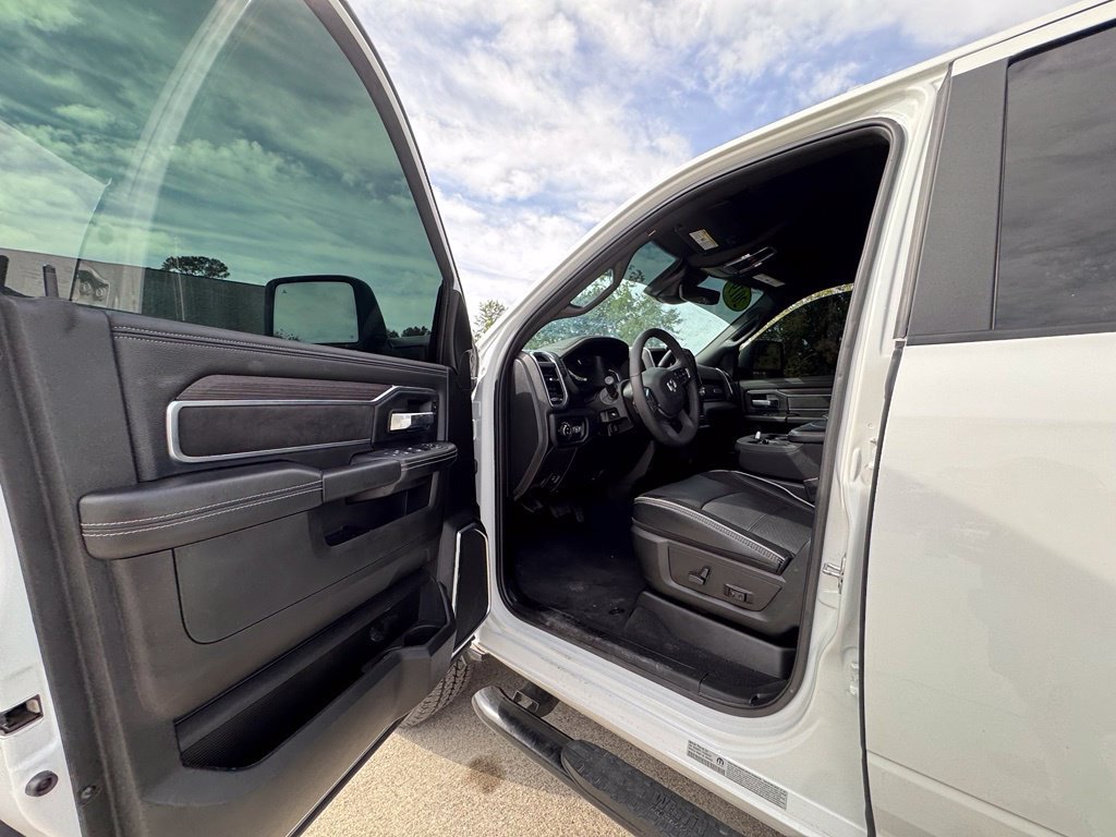 Used 2019 RAM 1500 Laramie AWD/4WD image 11