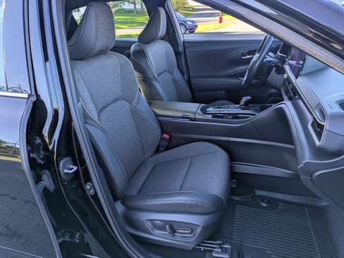 Used 2023 Toyota Crown XLE image 21