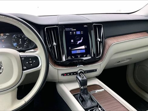 Used 2021 Volvo XC60 T5 Momentum w/ Protection Package Premier AWD/4WD image 5