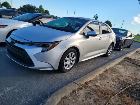 Used 2024 Toyota Corolla LE FWD image 3