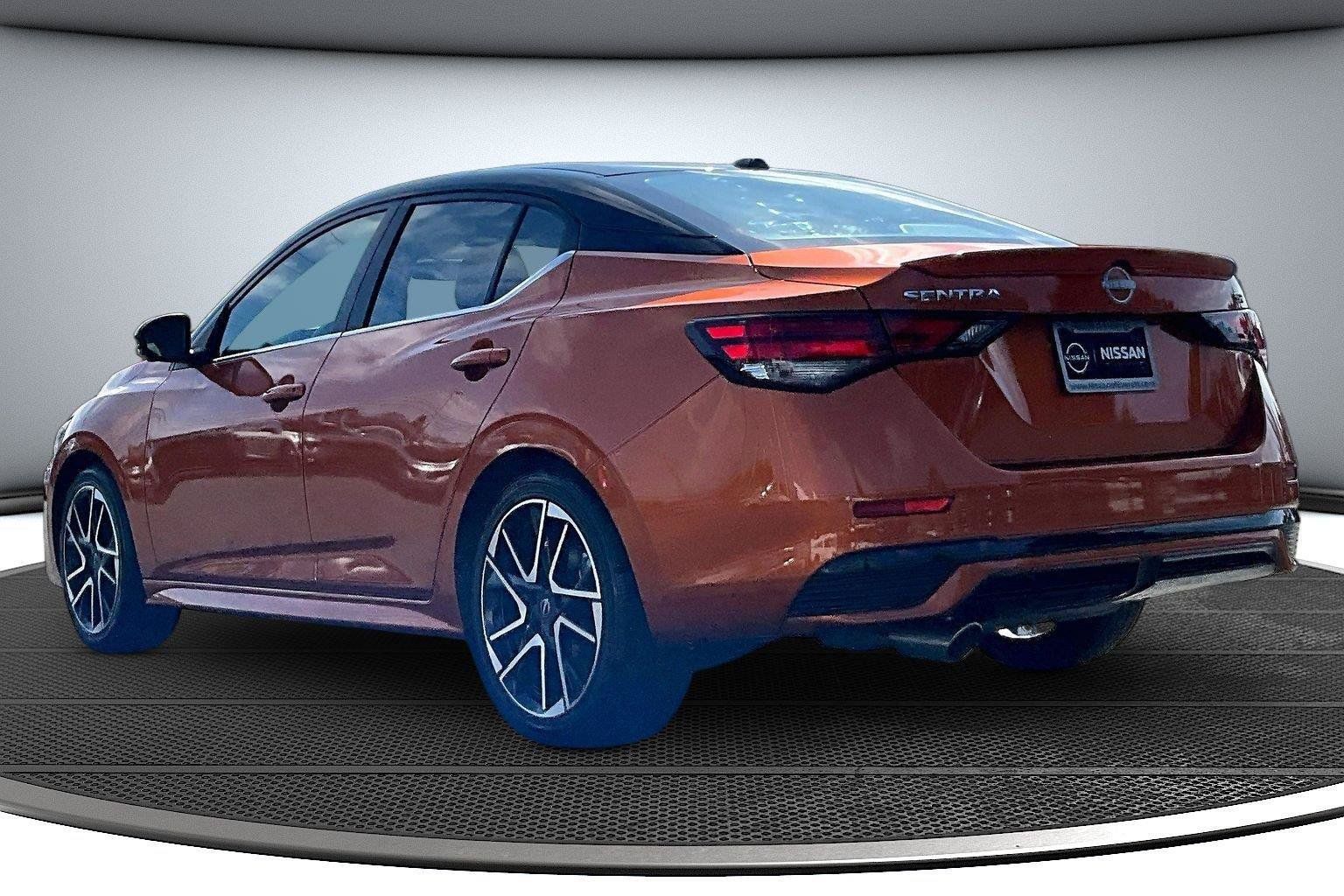 Used 2025 Nissan Sentra SR w/ SR Premium Package FWD image 5