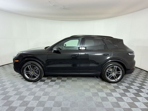 Certified 2024 Porsche Cayenne image 2