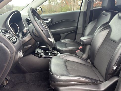 Used 2018 Jeep Compass Latitude w/ Popular Equipment Group image 15