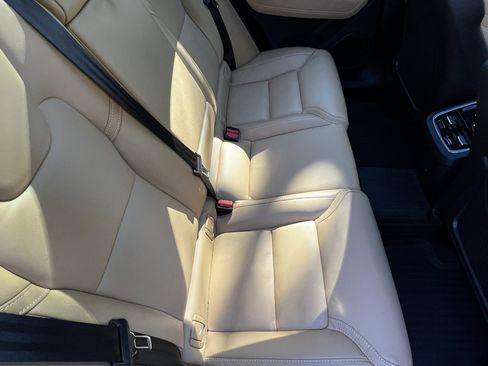 Used 2023 Volvo XC60 B5 Ultimate w/ Climate Package image 39